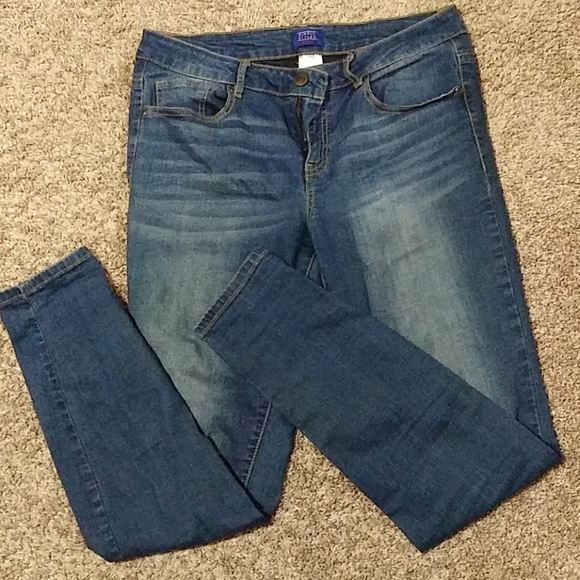 Jeans - Picture 1 of 3